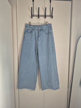 SHEIN Light Blue Wide Leg Raw Hem Jeans